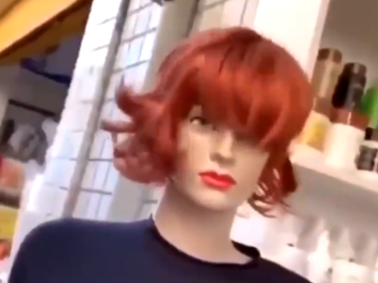 Shaking Mannequin