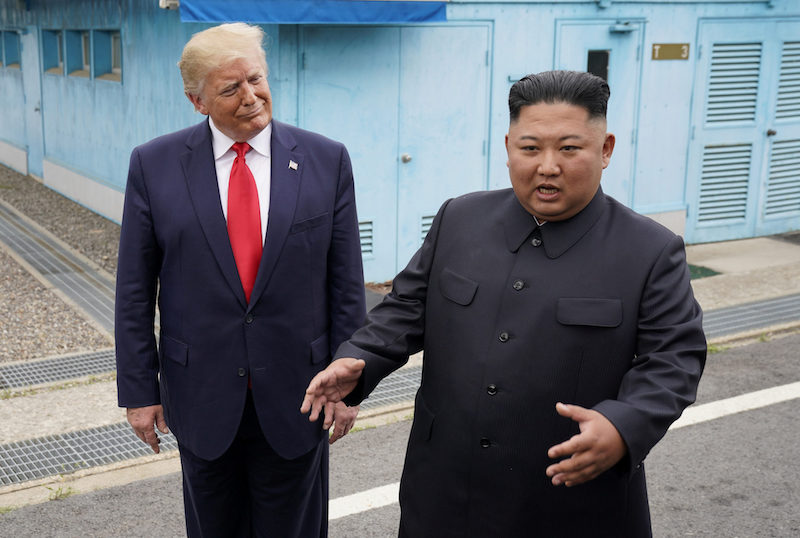 Трамп с Ким Чен Ыном на границе КНДР