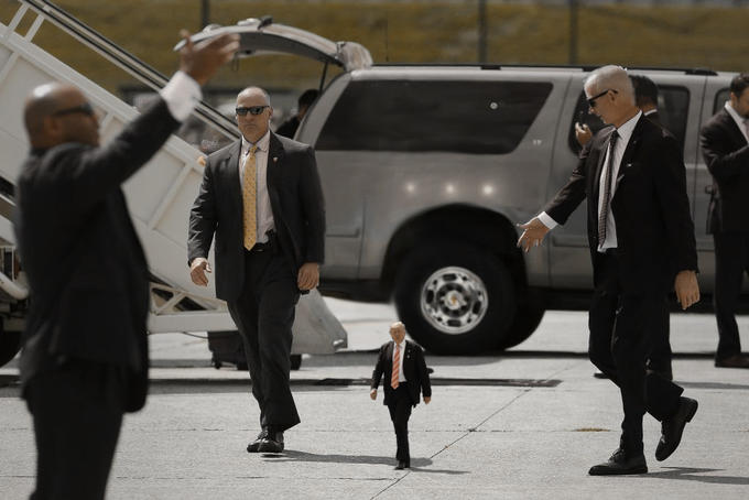 Крошечный Трамп