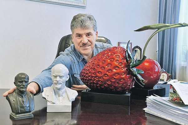 What You Need to Know About Pavel Grudinin: Strawberries, Bots and Spider-Man