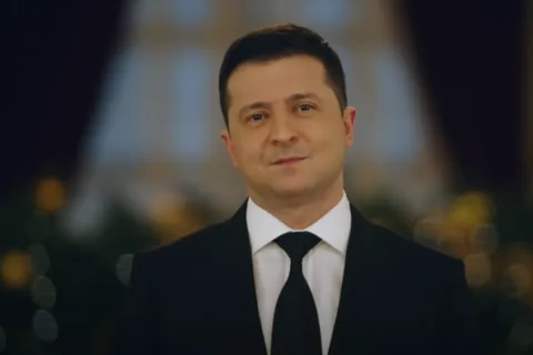 Вставай, через не можу