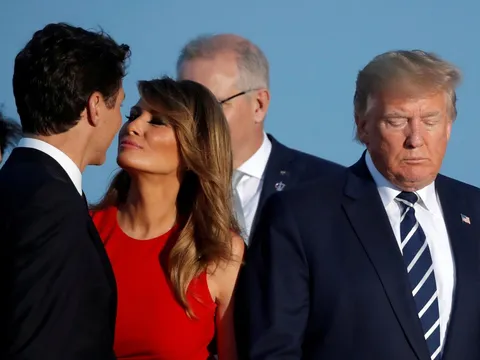 Мелания Трамп целует Джастина Трюдо