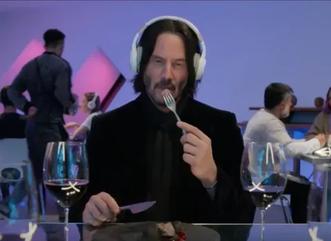 Keanu Reeves Eats with Headphones On