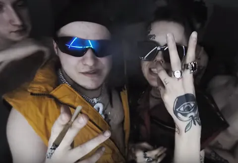 Мы курим сладкий эш