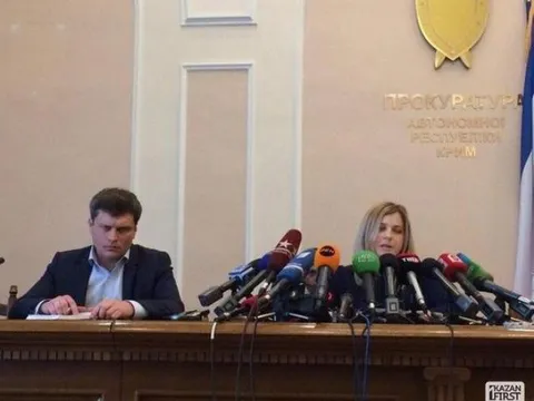 Poklonskaya with Microphones and a Sad Guy