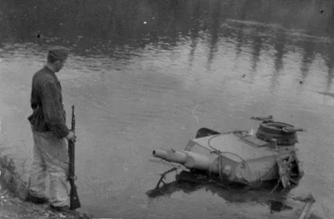 The Wise Tank of the Lake