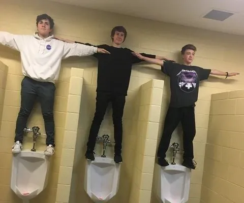 Т-поза (T-pose)