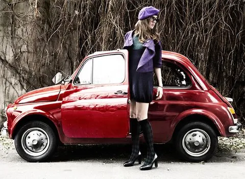 Девушка Fiat 500
