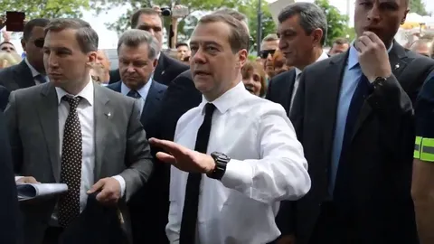 Денег нет, но вы держитесь